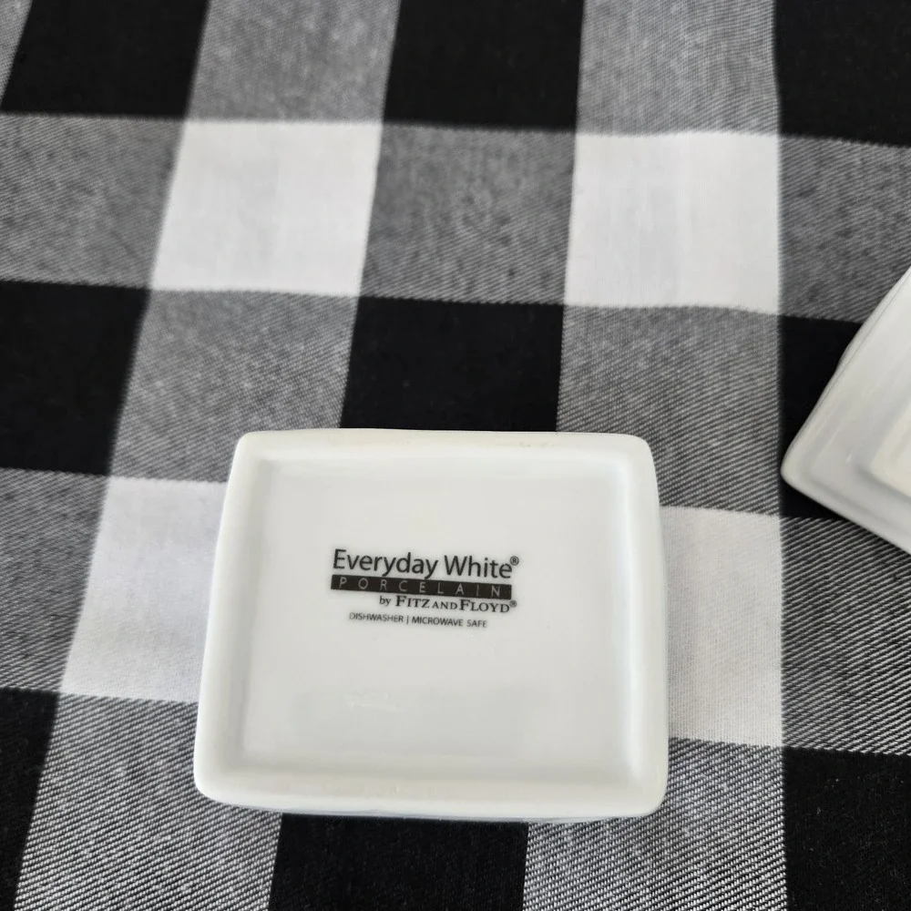 Fritz & Floyd Everyday White Porcelain Sugar/ Sugar Packet‎ Holder With Lid